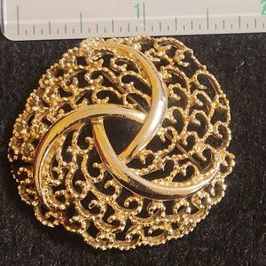 Intricate vintage goldtone cirular pin